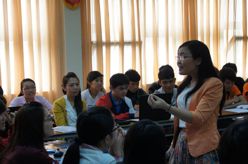 Trong một buổi nhận biết bản tin truyền hình với giảng viên Nguyễn Thị Bích Ngọc