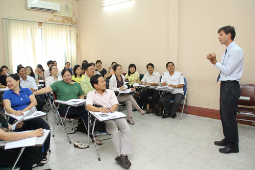Một lớp bồi dưỡng giáo viên tiếng Anh các trường THCS do Sở GD-ĐT TP.HCM và Trường ĐH Sư phạm TP.HCM tổ chức - Ảnh: Đào Ngọc Thạch