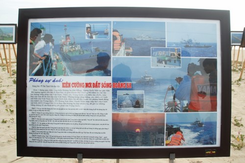 Triển lãm ảnh về biển đảo thu hút công chúng 2