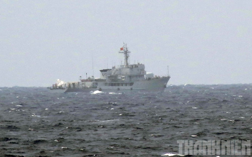 Tàu quét mìn đang thả trôi được Trung Quốc mang ra khu vực đặt giàn khoan trái phép