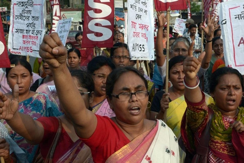 Phản đối hiếp dâm ở Ấn Độ - Ảnh: AFP