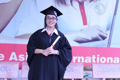 Em Khổng Quỳnh Anh - Thủ khoa kỳ thi tốt nghiệp 2014 của Trường Quốc tế Á Châu