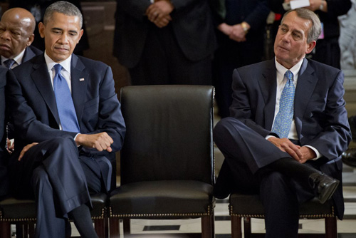 Chủ tịch Hạ viện Mỹ John Boehner (phải) đang lên kế hoạch kiện Tổng thống Obama - Ảnh: Reuters