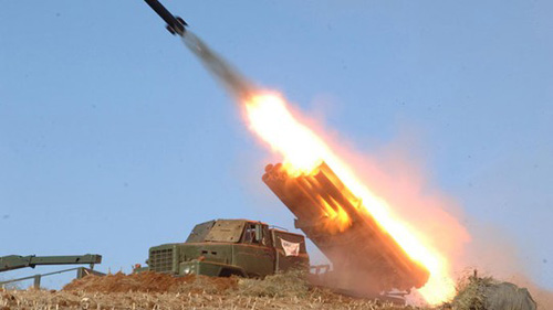 Một vụ bắn tên lửa của Triều Tiên - Ảnh: Reuters