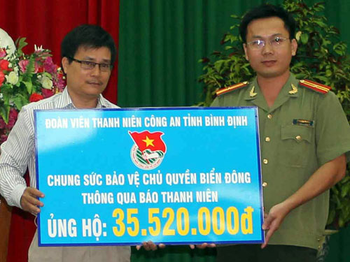 Cùng hướng về biển Đông