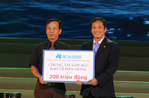 Công ty Hòa Bình tặng 200 triệu đồng cho lực lượng bảo vệ biển Đông