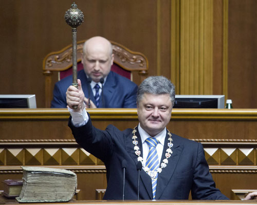 Tổng thống Ukraine nhậm chức trong bất ổn