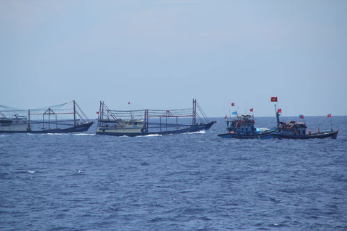 Tàu Trung Quốc dàn trận ‘kiểu Xích Bích’ lao vào tàu cá Việt Nam 3