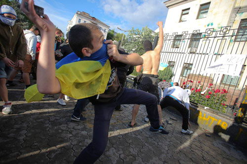 Đại sứ quán Nga tại Ukraine bị tấn công