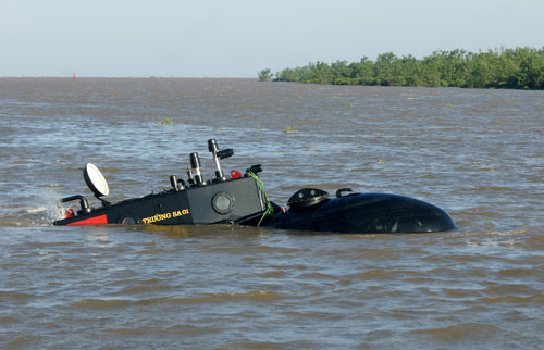 Tàu ngầm tự chế ra biển 2