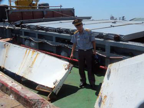Tàu kiểm ngư VN bị tàu Trung Quốc đâm phá làm hư hỏng