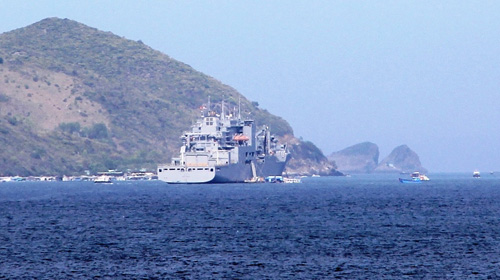 Tàu USNS Cesar Chavez (T-AKE 14) 