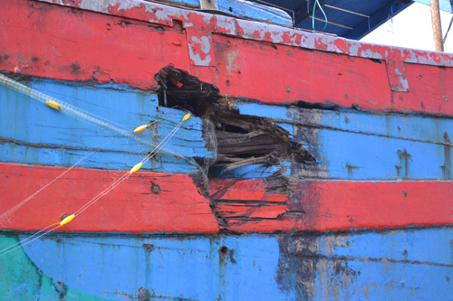 trục vớt tàu cá Đà Nẵng bị tàu Trung Quốc đâm chìm - ảnh nguyễn tú