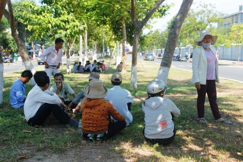 Đứng ngồi không yên