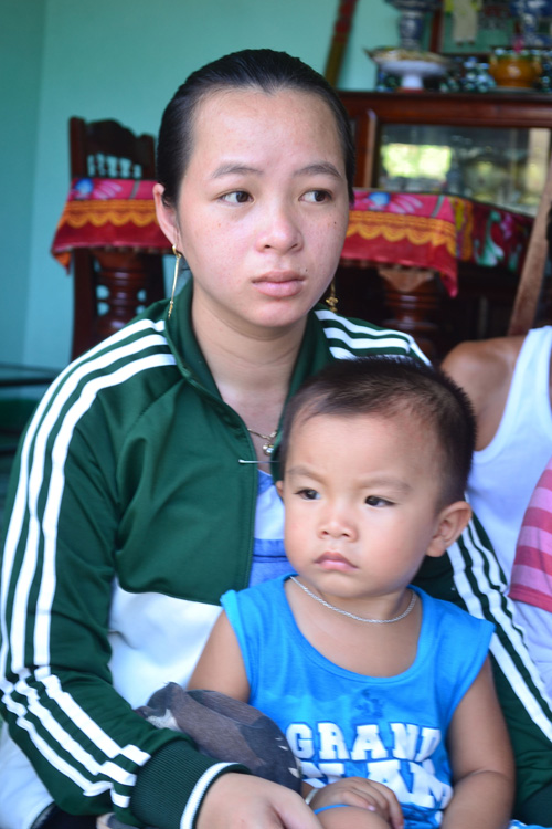 Gia đình các ngư dân bị Trung Quốc bắt giữ đang sống trong cảnh như ngồi trên lửa