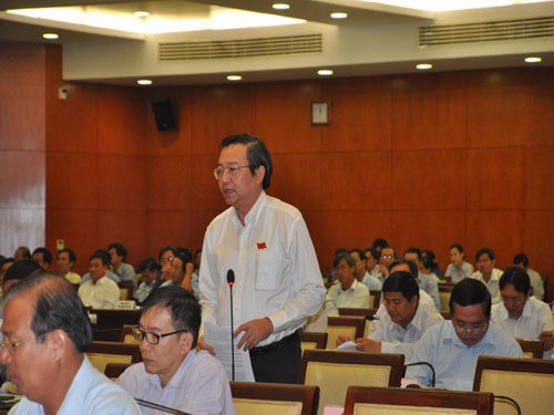 Giám đốc Sở GĐ – ĐT Lê Hồng Sơn báo cáo về năm học mới vào sáng nay 9.7