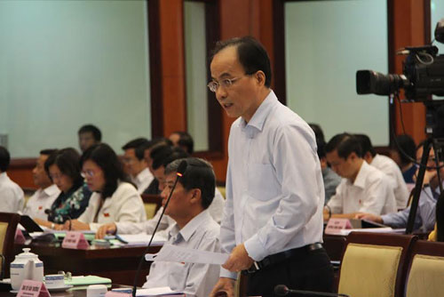 Phó chủ tịch UBND TP.HCM Lê Mạnh Hà phát biểu tại kỳ họp - Ảnh: Đình Phú