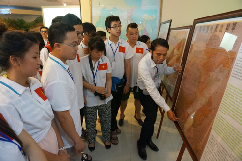 Thanh niên Việt kiều với triển lãm chủ quyền biển đảo d