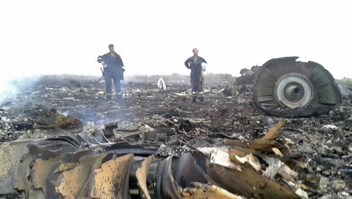 Hình ảnh tang thương khủng khiếp từ vụ máy bay nh17 rơi 4