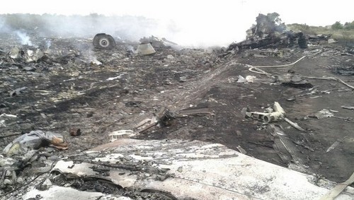 Hình ảnh tang thương khủng khiếp từ vụ máy bay nh17 rơi 6