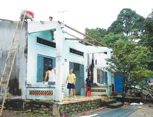 12 căn nhà bị tốc mái sau cơn lốc