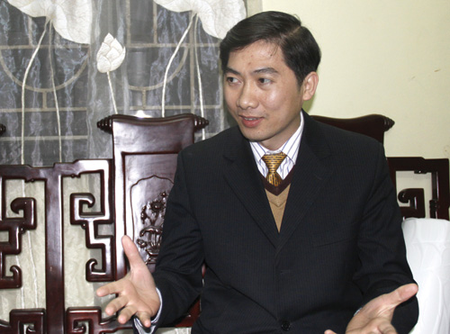 Ông Nguyễn Hữu Kiên: Ủy ban bầu cử đã cắt cúp quy định pháp luật để trả lời tôi - Ảnh: Lê Quân