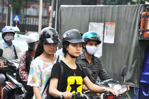 Ngày đầu xử lí mũ bảo hiểm dỏm ở Hà Nội