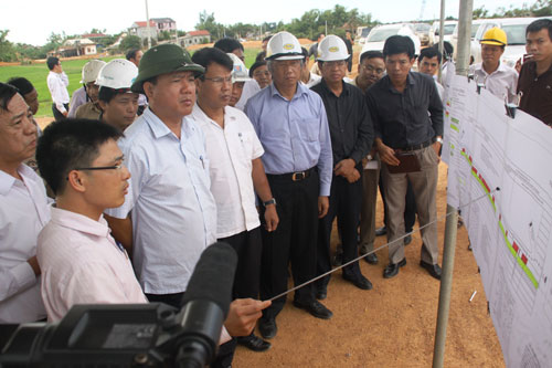 Bộ trưởng Đinh La Thăng phê bình cấp dưới làm trái nguyên tắc tại dự án mở rộng quốc lộ 1 đoạn qua Quảng Trị 1