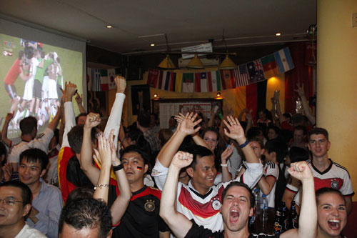 Người Đức vỡ òa sau chức vô địch World Cup 2014 4
