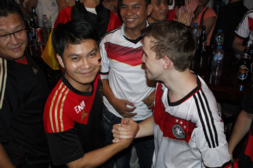 Người Đức vỡ òa sau chức vô địch World Cup 2014 7