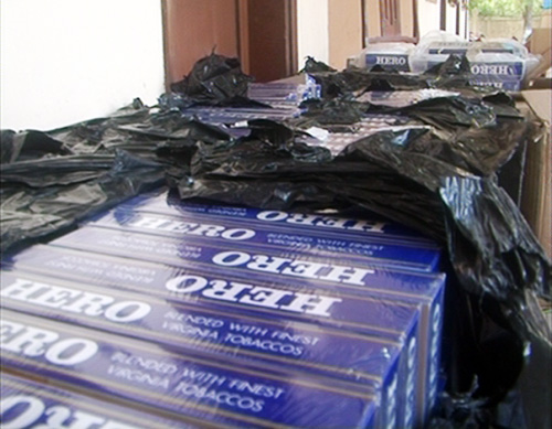 Phá vụ vận chuyển hơn 9.000 gói thuốc lá lậu