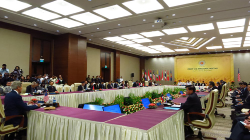 Ngoại trưởng Mỹ John Kerry kêu gọi chấm dứt leo thang ở biển Đông tại cuộc họp ASEAN – Mỹ chiều 9.8 - Ảnh: Thục Minh