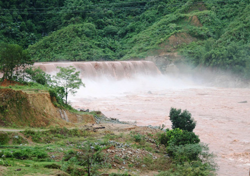 Thủy điện Đakrông 3 giữa mùa mưa lũ năm 2013 1