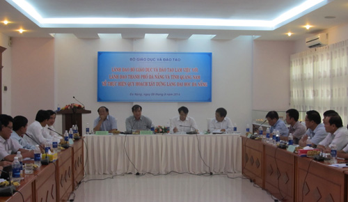 Các đại biểu họp bàn về vấn đề Làng ĐH Đà Nẵng - Ảnh: Bảo Nguyên