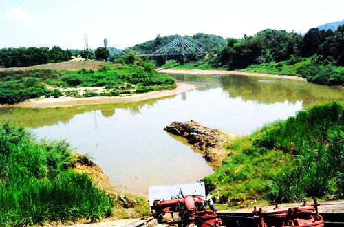 Vào mùa khô, sông Đồng Nai – đoạn chảy qua huyện Cát Tiên thường kiệt nước