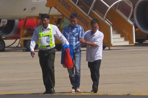 Phạm Văn Huy bị dẫn giải từ Hà Nội vào Đức Trọng bằng máy bay