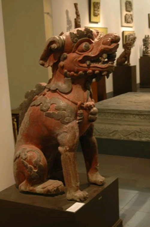 Nghê thờ thế kỷ 17 ở Bảo tàng Mỹ thuật VN - Ảnh: Nam Nguyễn