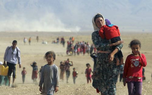 Người Yazidi chạy nạn thảm sát ở Iraq - Ảnh: Reuters