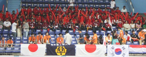 Rất đông cổ động viên của các nước đã có mặt từ sáng sớm tại nhà Tại  nhà thi đấu Balewadi (Pune, Ấn Độ)