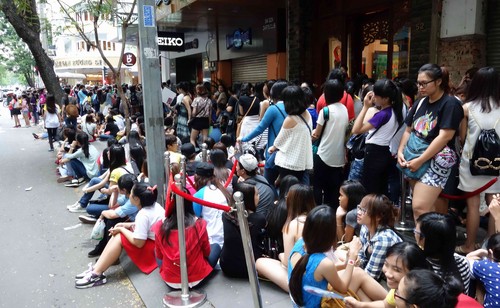Hàng ngàn fan 'náo loạn' tranh gặp sao Hàn giữa trung tâm Sài Gòn 1