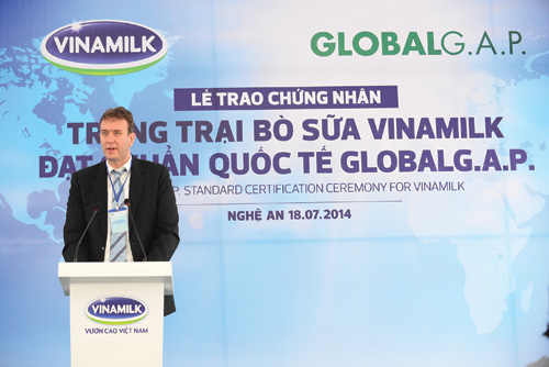 Ông Richard De Boer phát biểu tại lễ trao chứng nhận Global G.A.P. cho Vinamilk