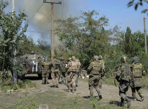 Quân chính phủ Ukraine chiến đấu tại miền đông - b