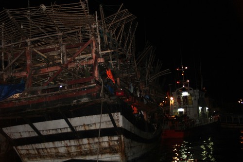 32 thuyền viên cùng tàu QNa 95889 TS vào bờ an toàn