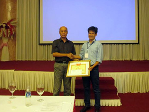 Giải thưởng Nghiên cứu Trẻ 2014 về Vật lý Duy nhất cho Nhà Khoa học của Đại học Duy Tân
