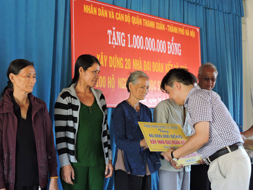 Trao 1 tỷ đồng hỗ trợ xây nhà ở cho người nghèo Lý Sơn