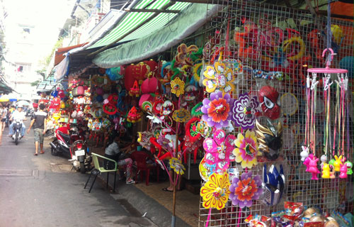 Đèn lồng biển đảo nổi bật trên ‘phố trung thu’ của Sài Gòn 4