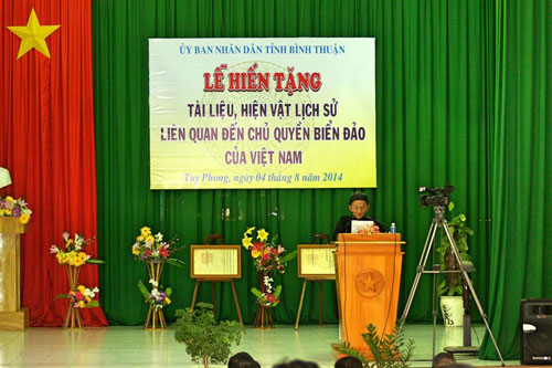 Hiến tặng sắc lệnh liên quan đến chủ quyền biển đảo Việt Nam