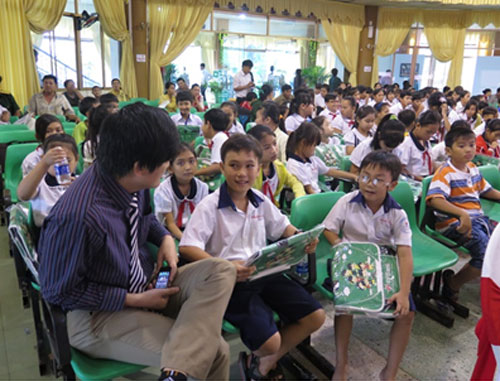 VPBank trao tặng 17.000 cặp sách và 1.000 suất học bổng cho trẻ em 1