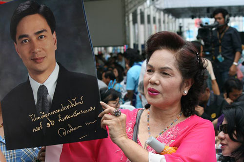 Tòa Thái Lan bác buộc tội cựu thủ tướng Abhisit