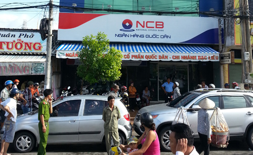 Vụ bao vây trụ sở đòi nợ cán bộ ngân hàng: Cách chức Giám đốc Ngân hàng Quốc Dân - chi nhánh Bạc Liêu
